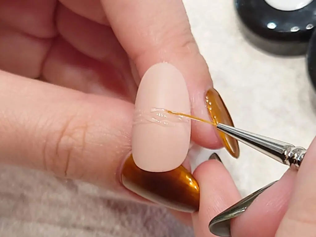 ミラーパウダーの使い方は硬化時間で激変！ムラを防ぐプロ級ネイル術