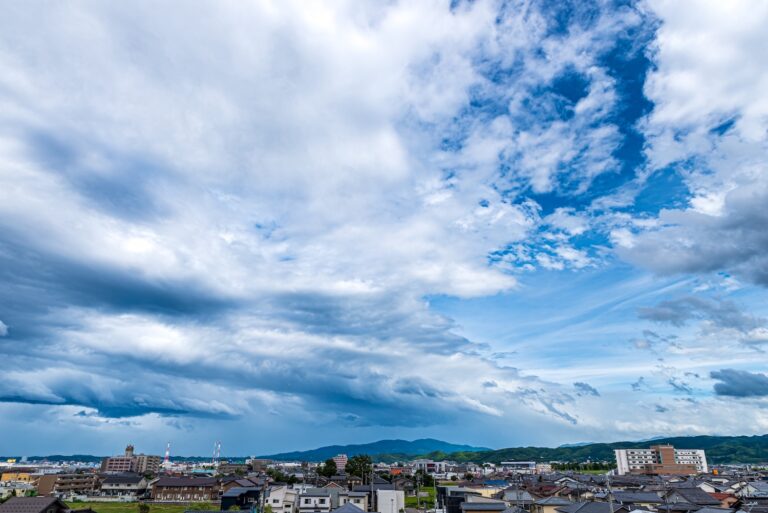 【2026年最新速報】関東甲信で「梅雨が明け」異例の猛暑突入へ！連日の熱帯夜と試される電力・防災最前線
