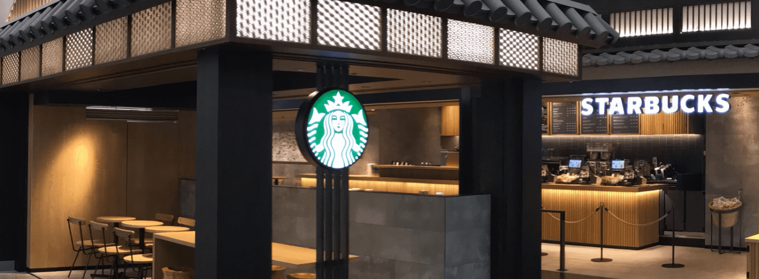 京都駅スタバの穴場と電源席を徹底比較！早朝・改札内の使い分け術