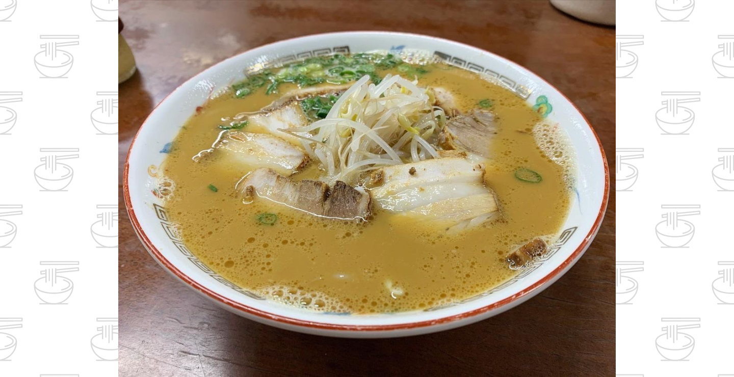 世界を魅了するナルトの聖地へ！一楽ラーメン名島店の濃厚な引力
