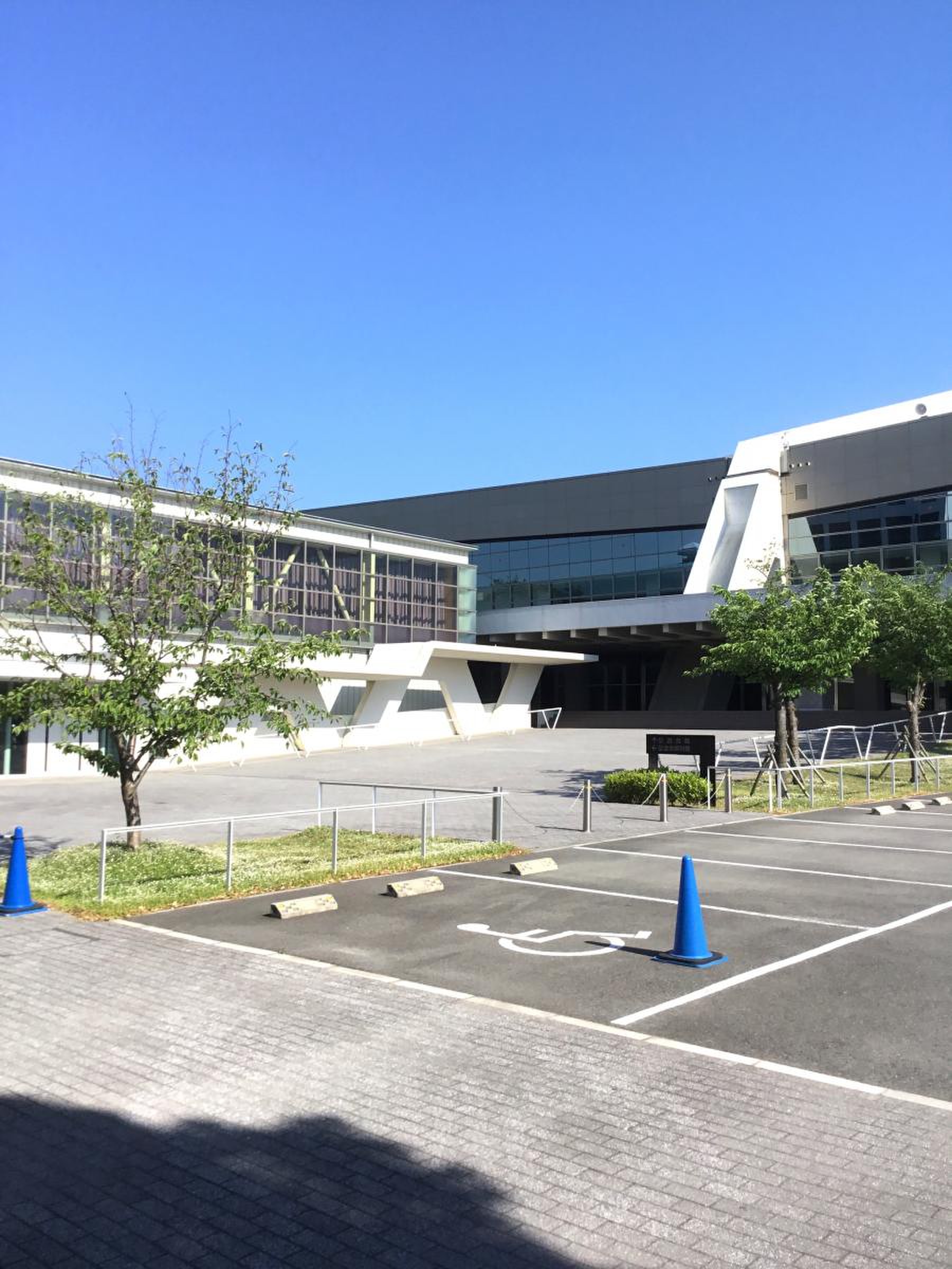 近畿大学記念会館の現在と噂の真相！式典会場のキャパや座席を徹底解剖
