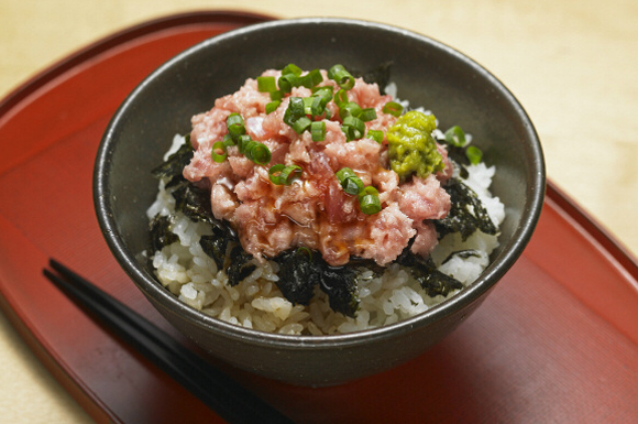 醤油だけは損？絶品ネギトロ丼のたれ黄金比とプロ直伝の隠し味
