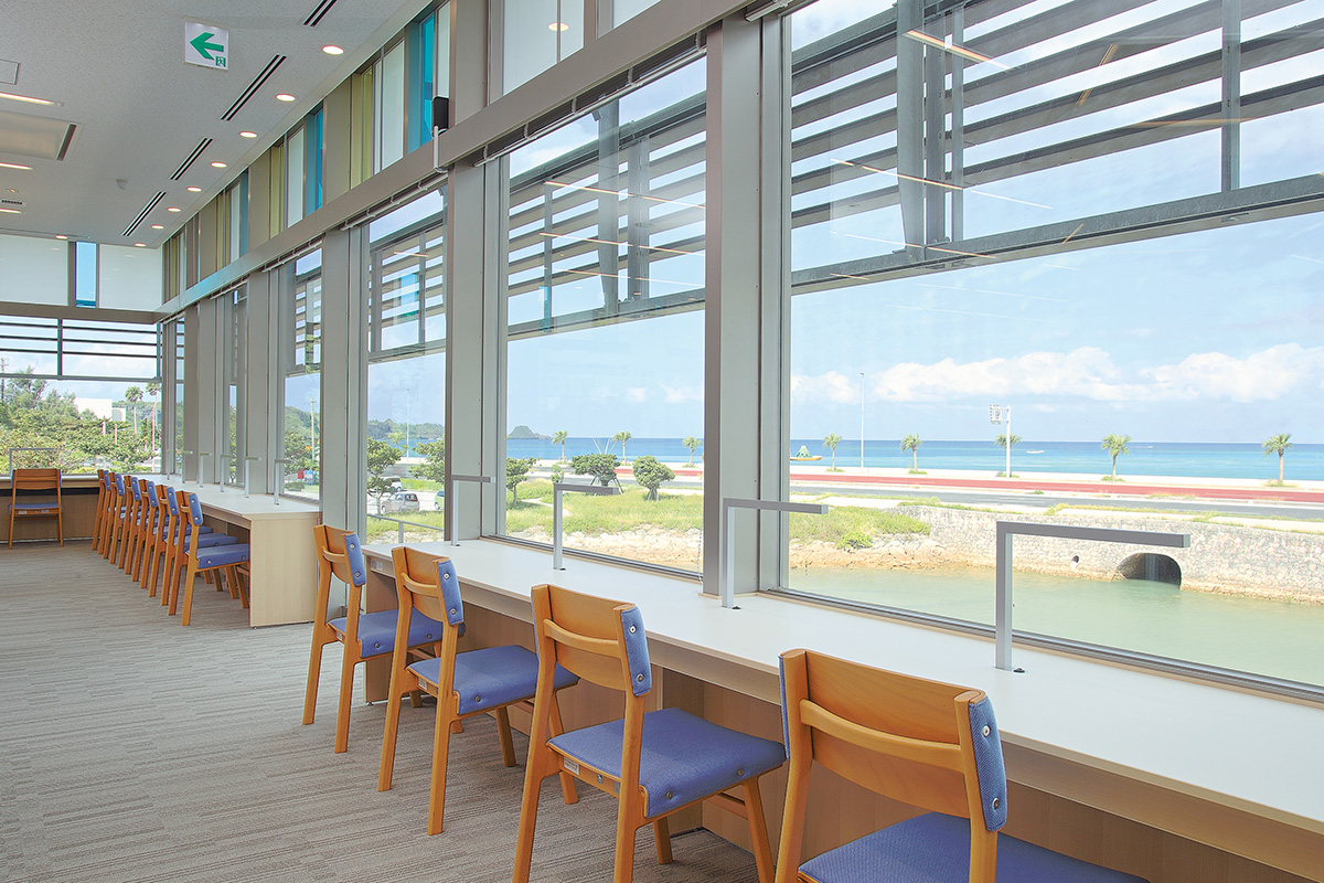海一望の恩納村文化情報センター！絶景図書館の全貌と徹底活用法