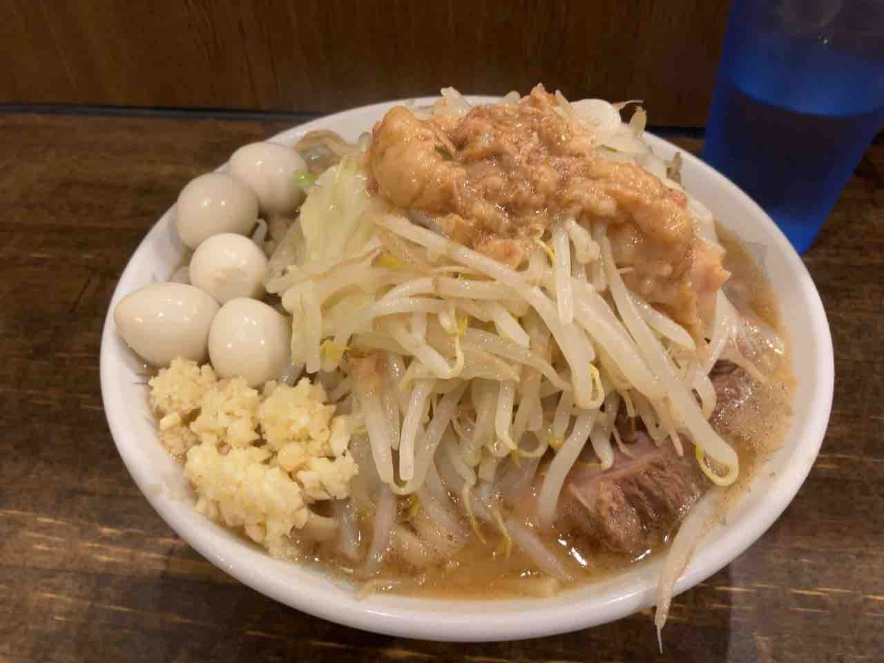 津田沼の二郎系ラーメン決定版！名店の行列と無料トッピング攻略