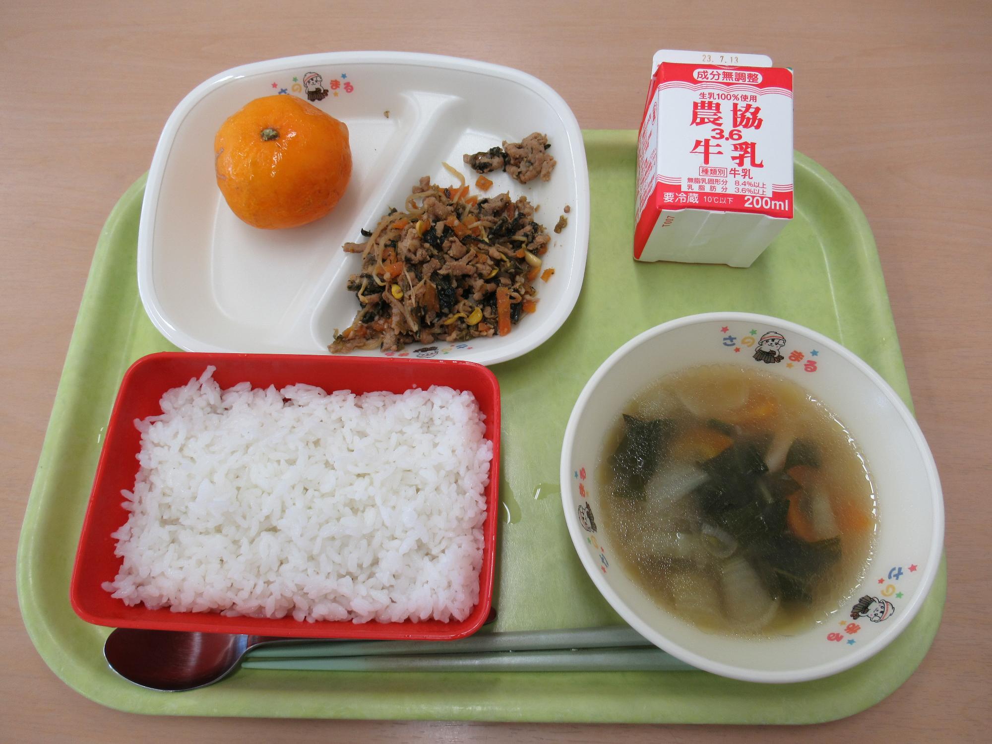 給食のご飯がアルミ容器の理由とは？健康被害の噂と安全性の真相