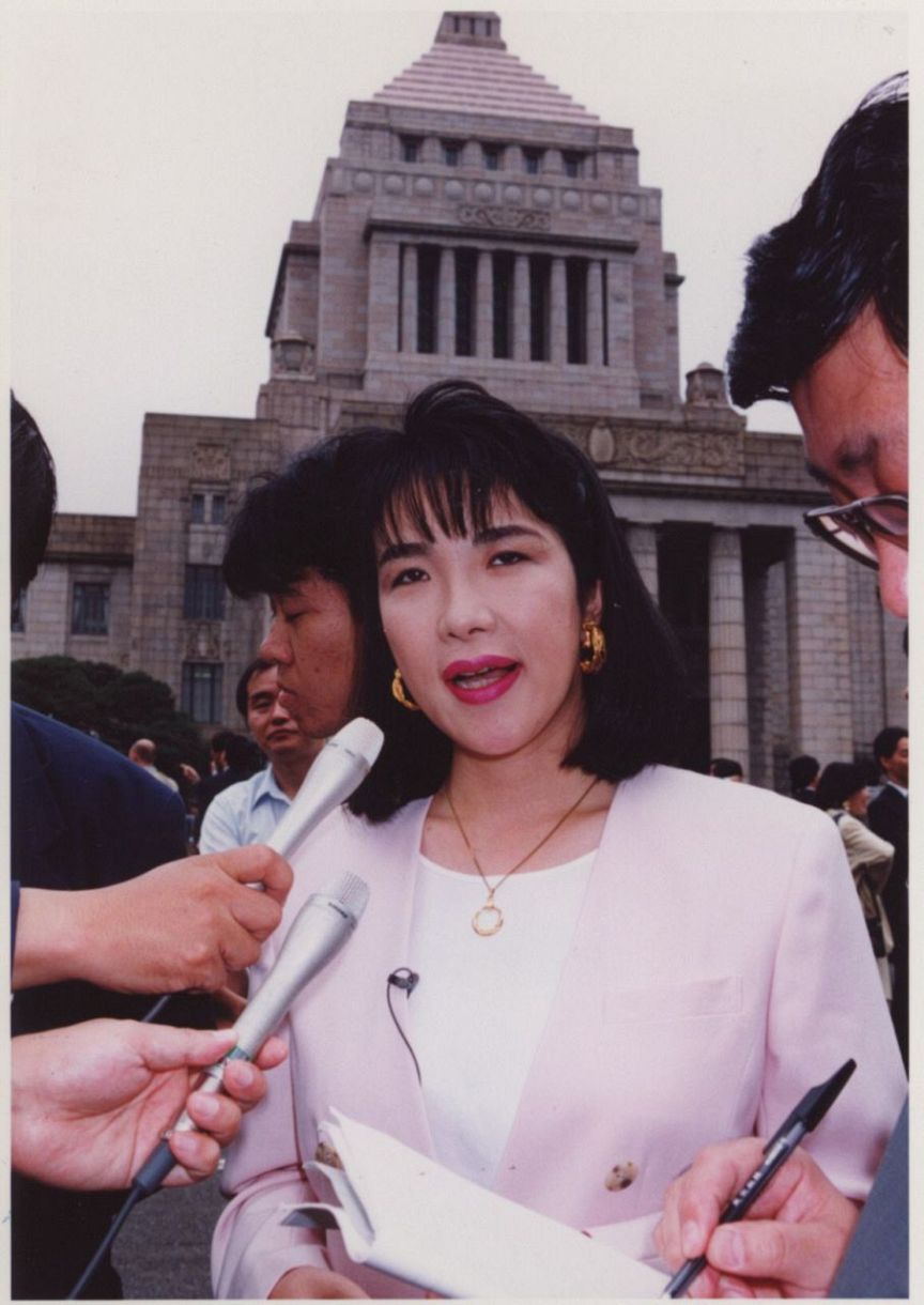 高市早苗の若い頃が美人すぎると話題！バイク・ヘビメタからキャスター時代の真相