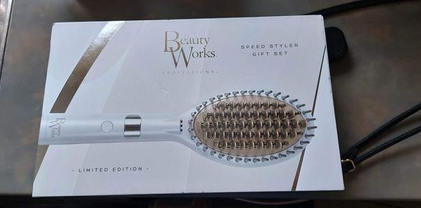 Molly Mae Beauty Works Hot Brush