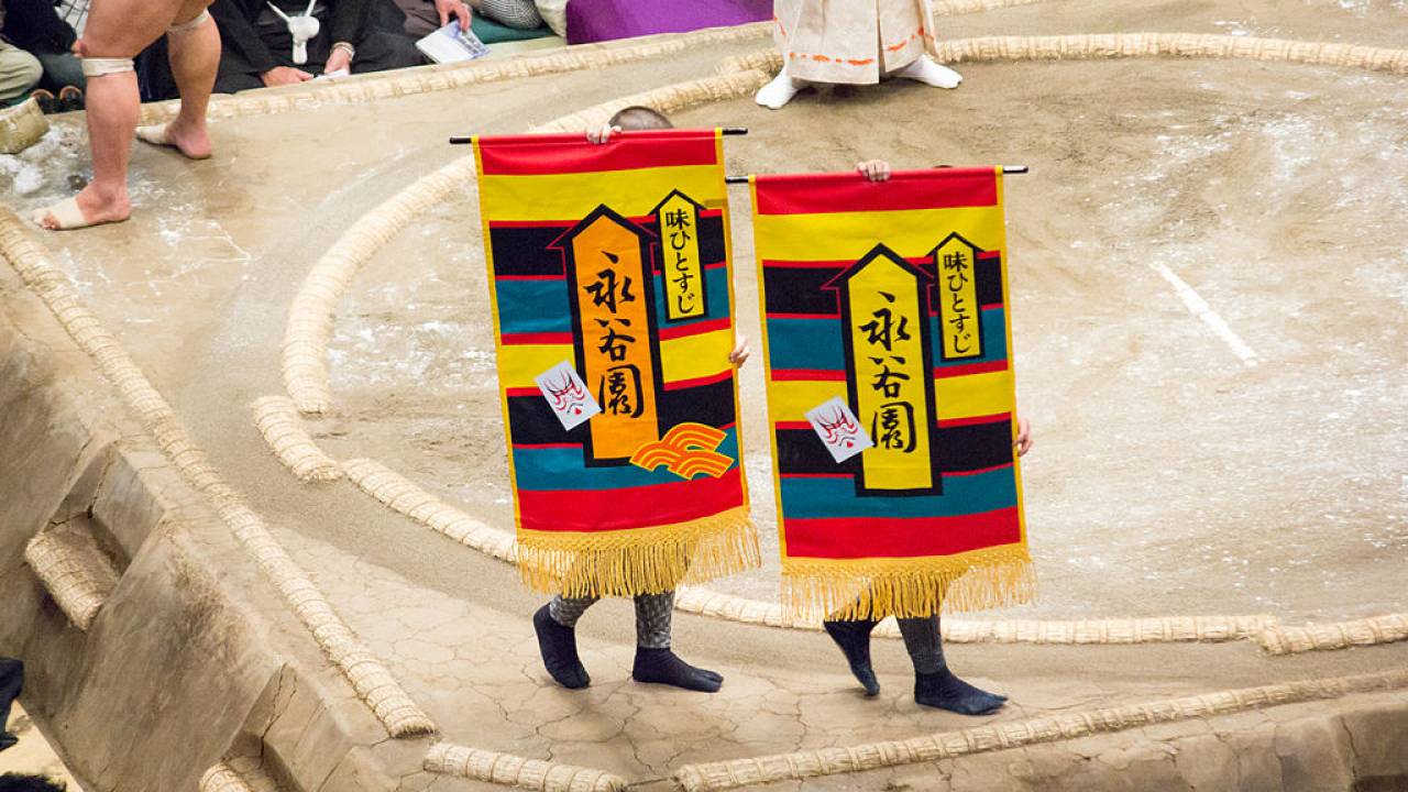 大相撲の懸賞金は1本いくら？力士の手取り額と巨大ビジネスの裏側
