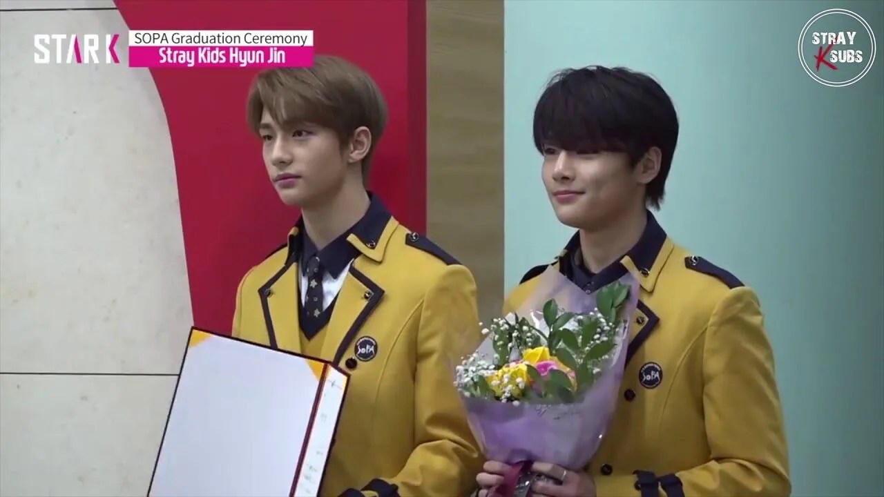 Hayoung Trcng Sopa Stray Kids Hyunjin