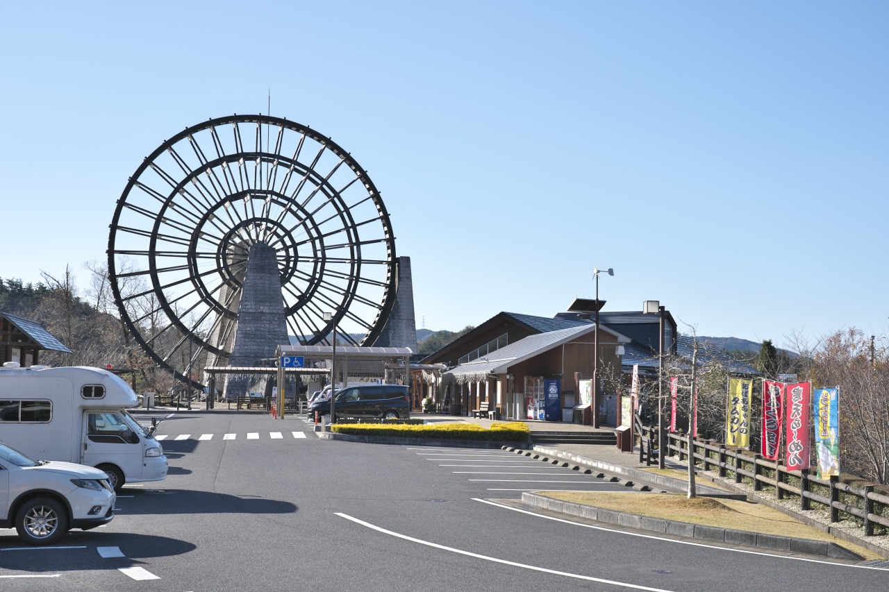道の駅おばあちゃん市山岡の魅力徹底解剖！巨大水車と絶品ランチの真相