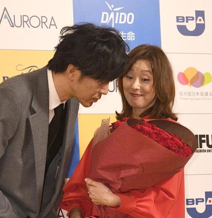 結婚24年目の真実。大塚寧々と田辺誠一が今も「憧れの夫婦」であり続ける理由と、語られない私生活の素顔