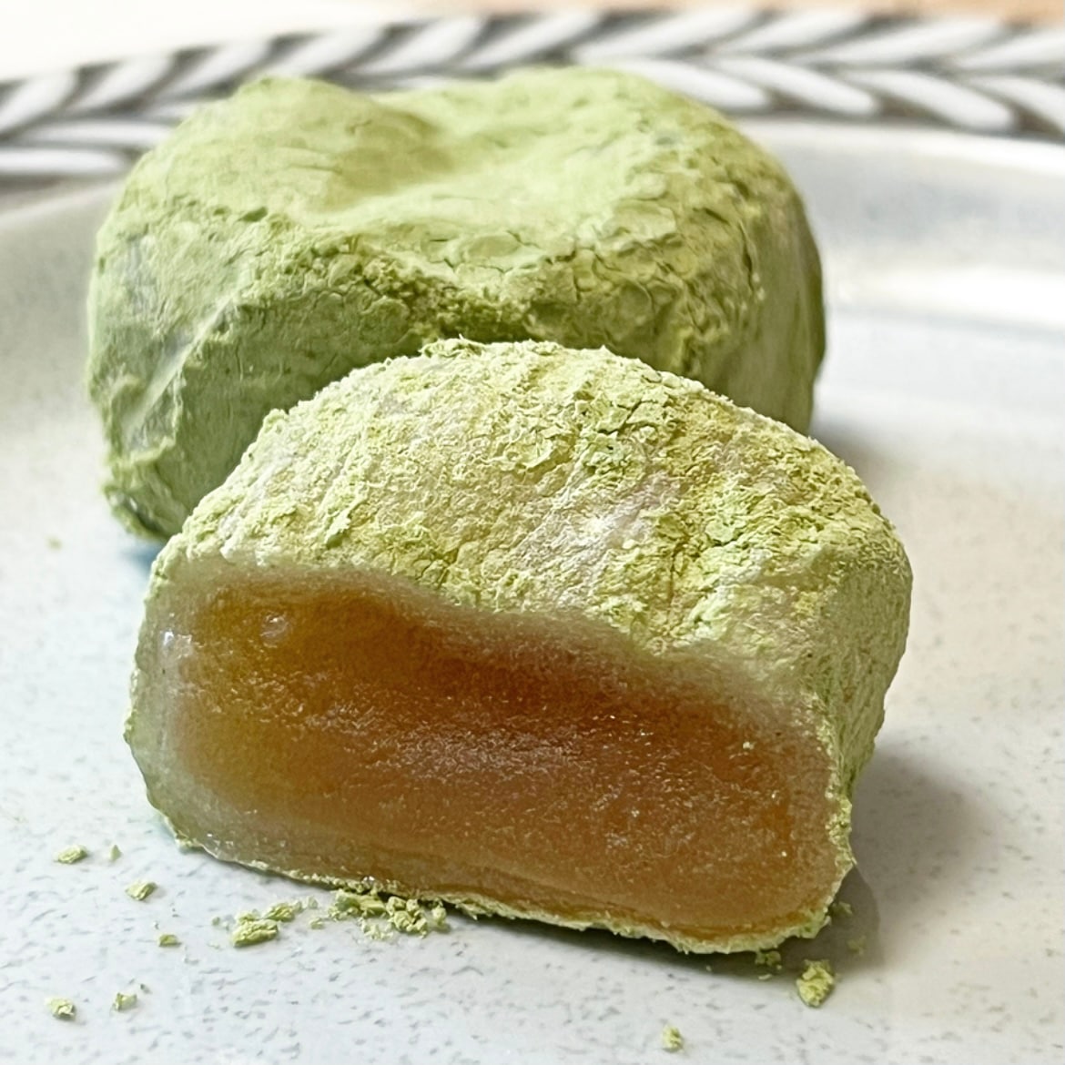 彦根銘菓「埋れ木」はなぜ虜になる？和三盆と抹茶の極上和菓子を徹底解剖