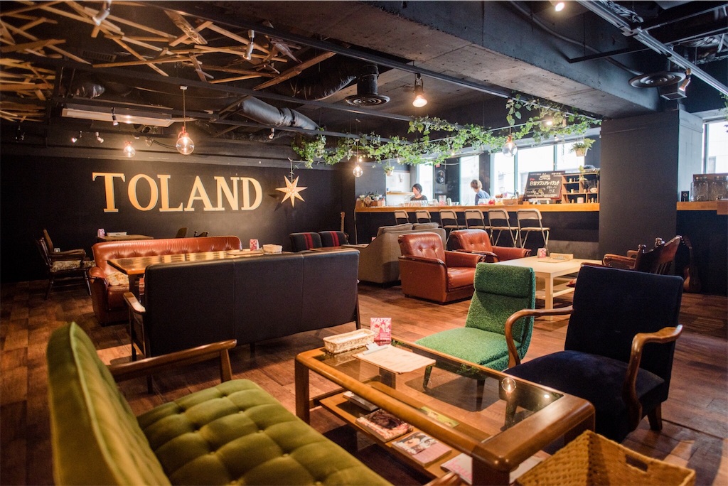 名古屋・大須の雑居ビルに潜む秘密基地「Cafe Toland」が魅せる、2026年最新のカフェ体験と文化の現在地
