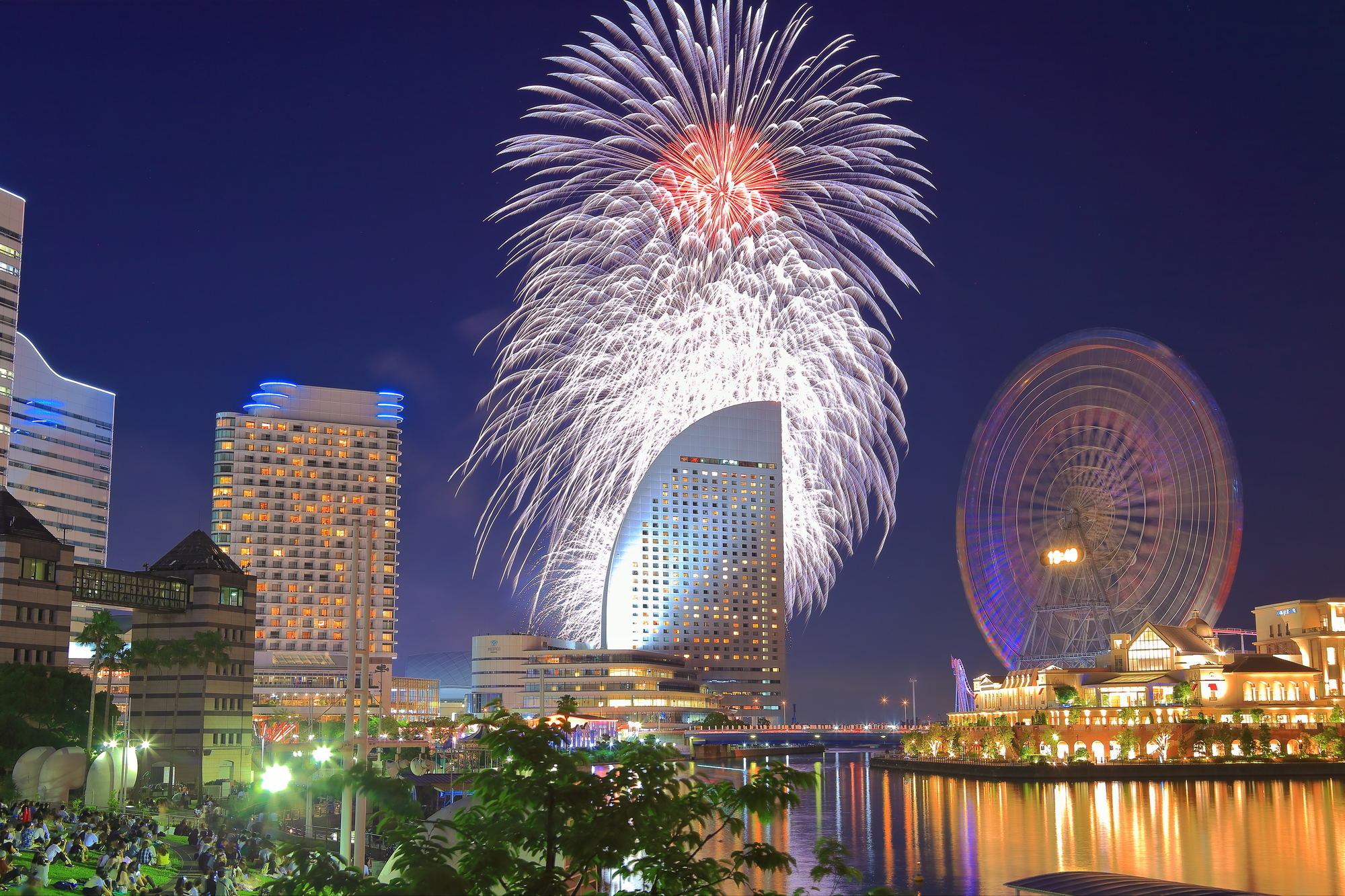 【2026】横浜開港祭の花火とドローンショー！穴場や屋台を徹底解説