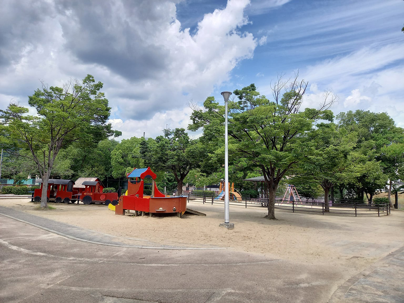 箕面西公園の魅力と実態を徹底取材！桜と川遊びの穴場ガイド2026