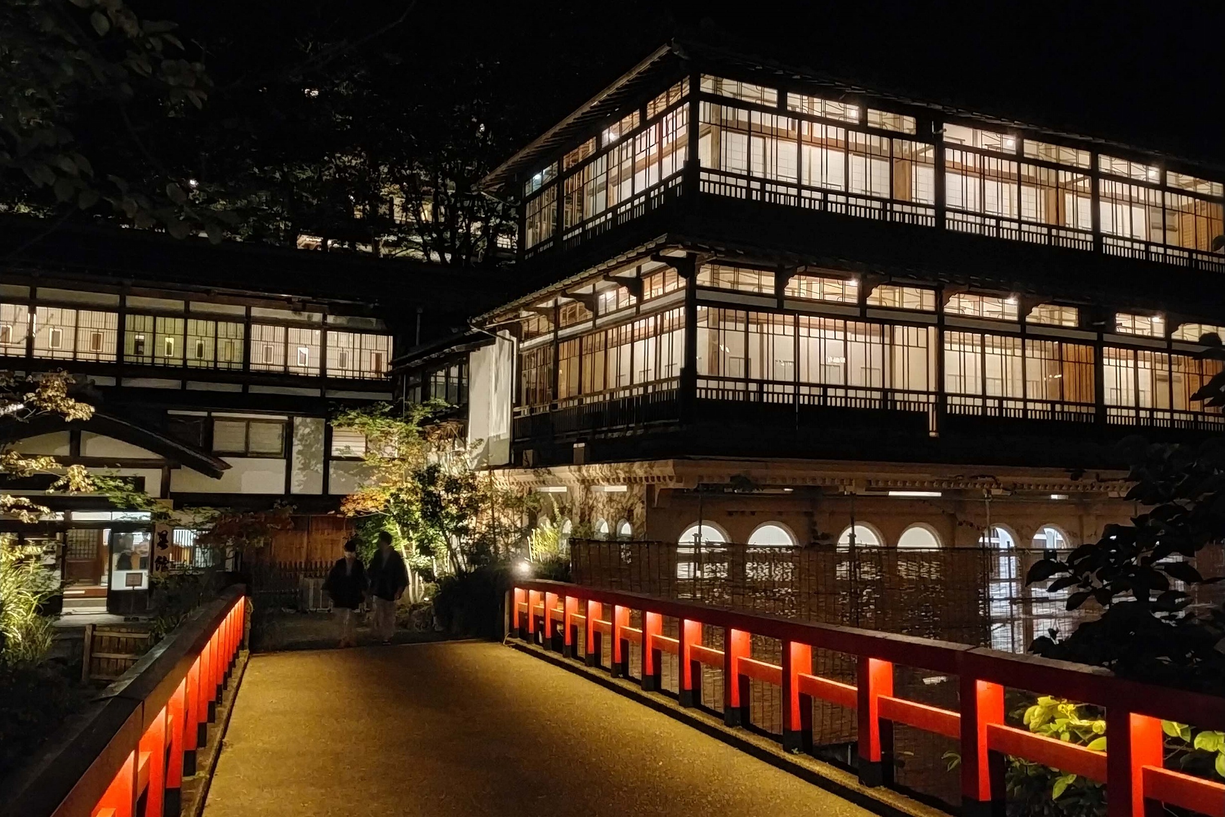 千と千尋の神隠しの油屋モデル旅館は実在する？泊まれる聖地を徹底比較