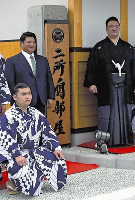 元稀勢の里・二所ノ関親方を支える「陰の立役者」の正体と、令和の相撲部屋を激変させた驚異の「おかみさん力」
