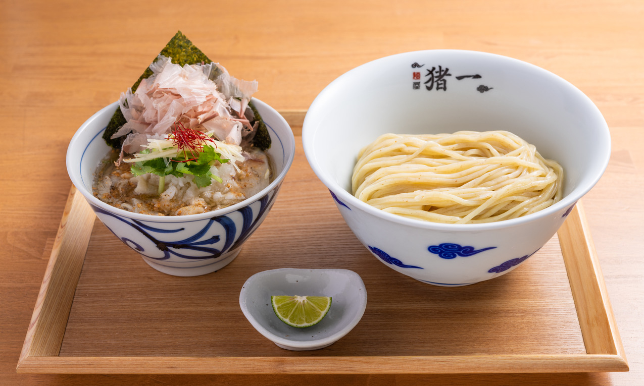 【2026最新】麺屋猪一の整理券攻略と出汁の極意を徹底解剖