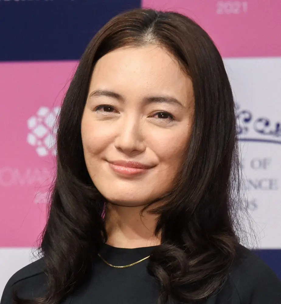 仲間由紀恵の現在と私生活の真相｜夫・田中哲司との絆や双子育児の今