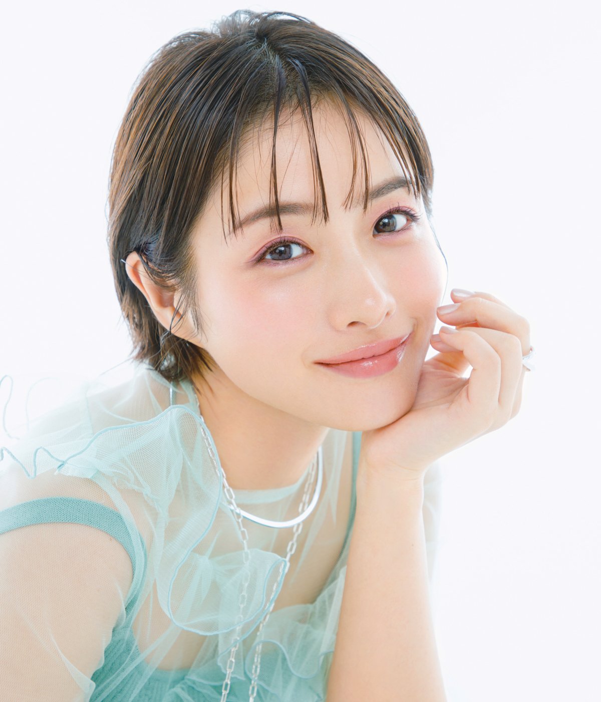 なぜ石原さとみは垢抜けた？2026年最新メイク手順と愛用コスメ解説