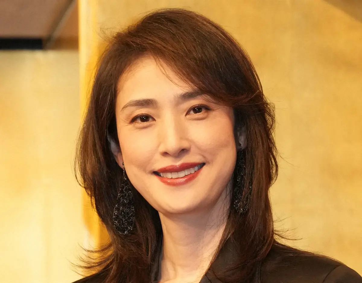 天海祐希の現在年齢に驚愕！奇跡の美貌と体型を保つ理由と経歴