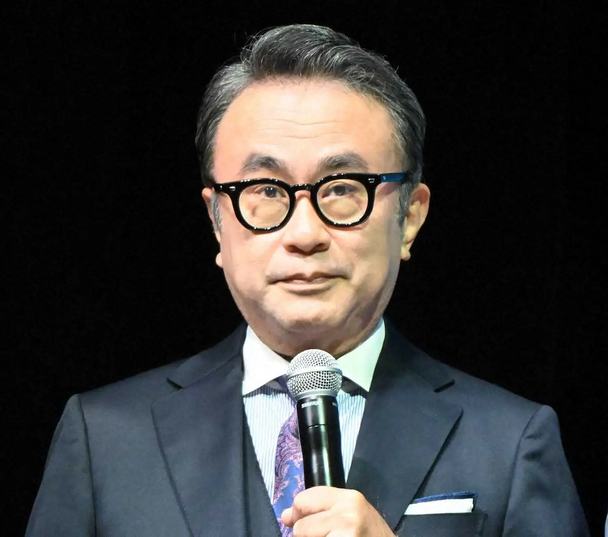 ヒットメーカーを支える「静かなる相棒」の正体——三谷幸喜の創作を激変させた19歳年下妻とのリアルな日常