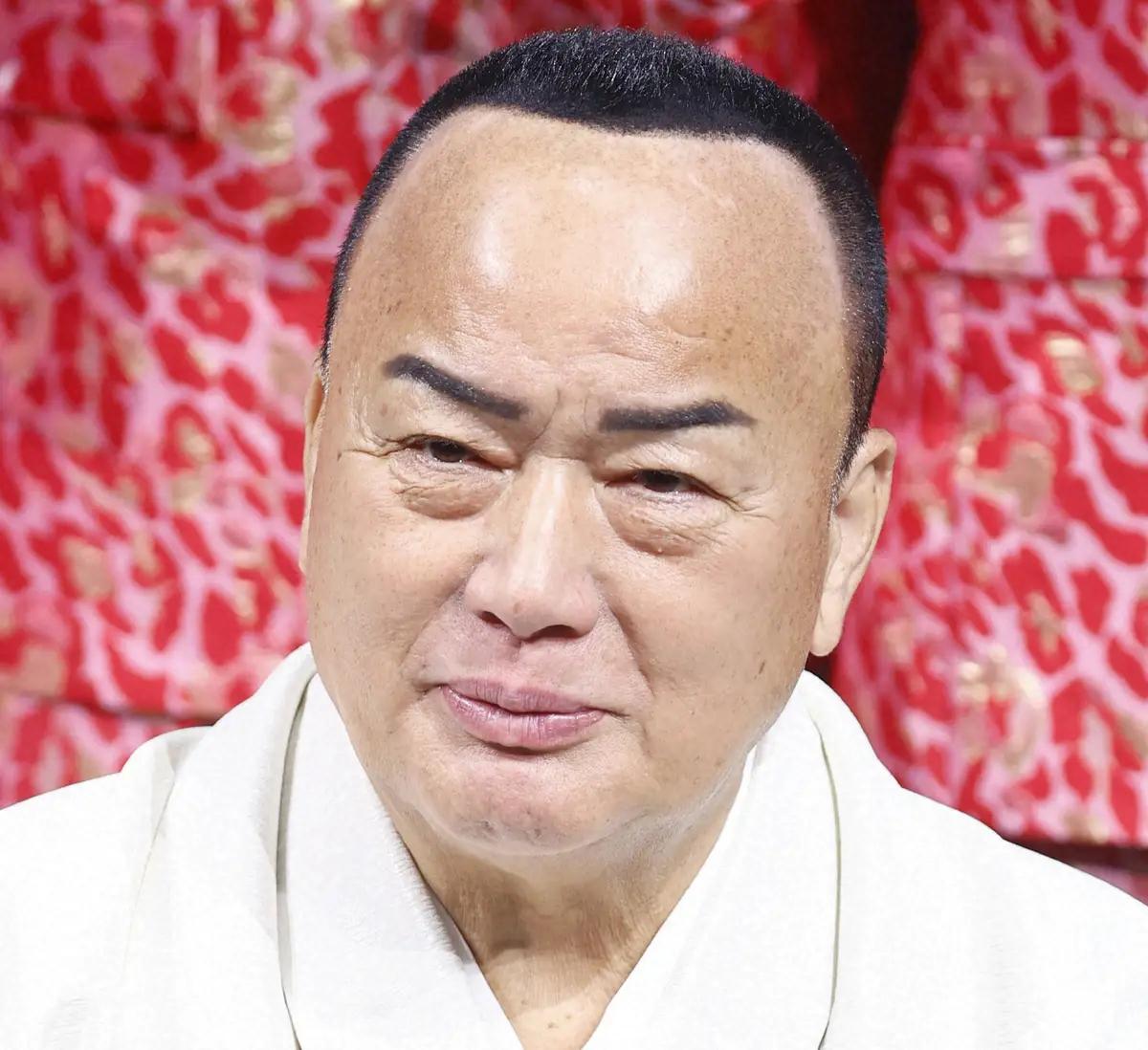 細川たかしの髪型はなぜ生まれた？かつら疑惑の真相と剃毛の理由