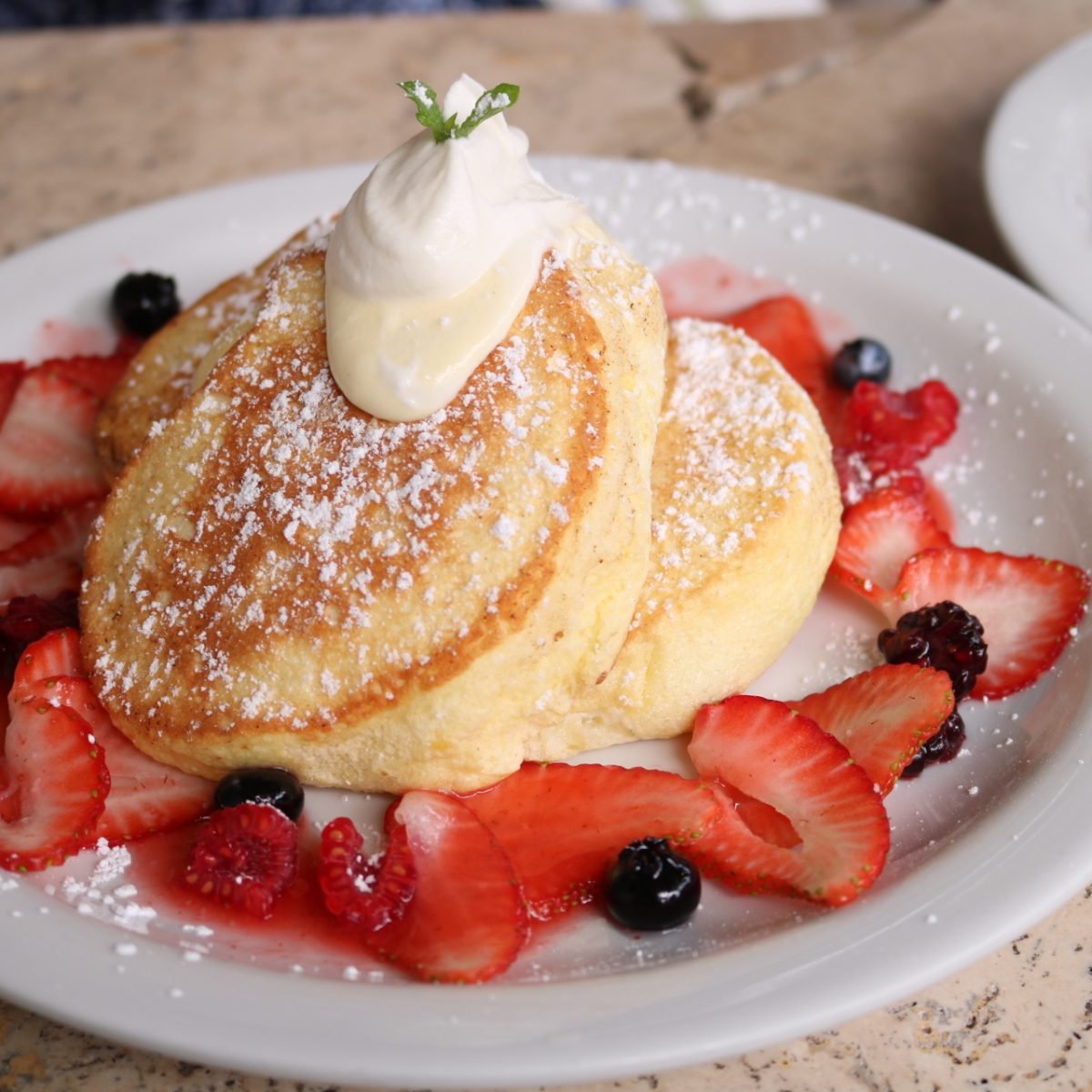 なぜカフェのパンケーキに行列が？2026年最新トレンドと名店の秘密