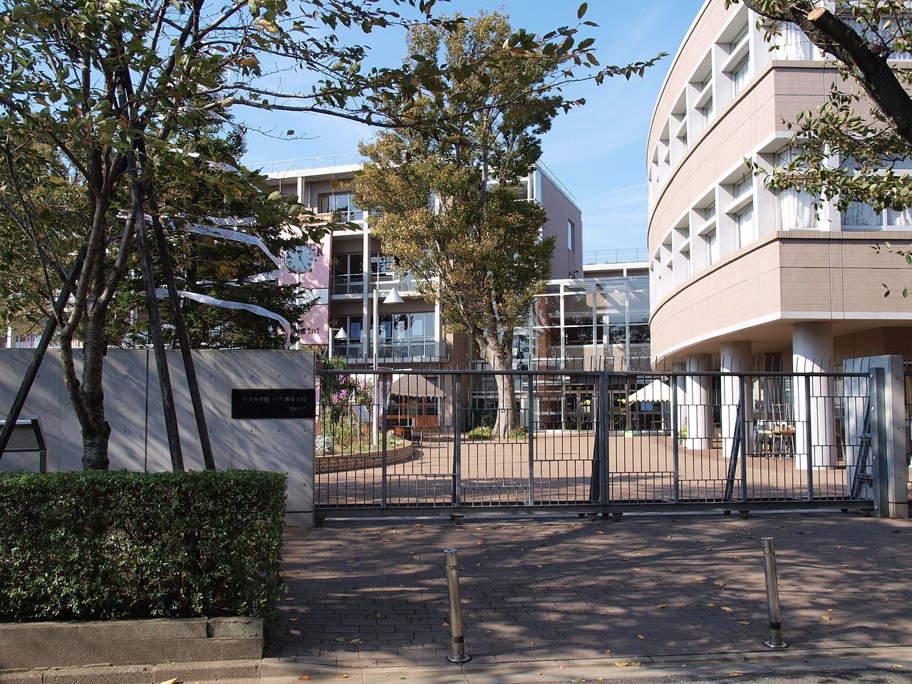 恵泉女学園中の偏差値推移と倍率！大学募集停止の影響と人気の真相