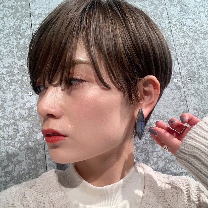学校や職場で絶対バレない！ピアスが隠れる髪型と最新ヘアアレンジ