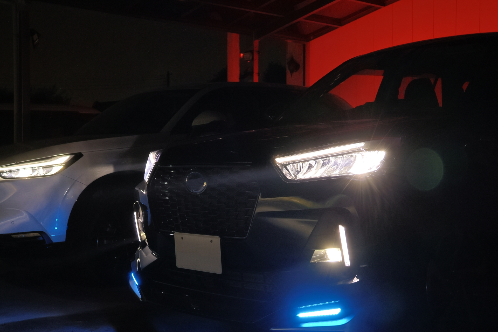 車のライトつけっぱなし何時間でバッテリー上がる？限界時間と緊急対処
