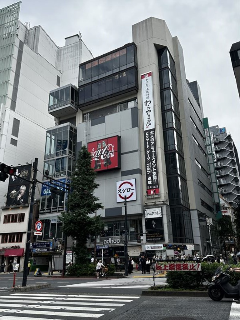 新宿アドホックビルの現在は？閉館の真相と跡地再開発計画を追う