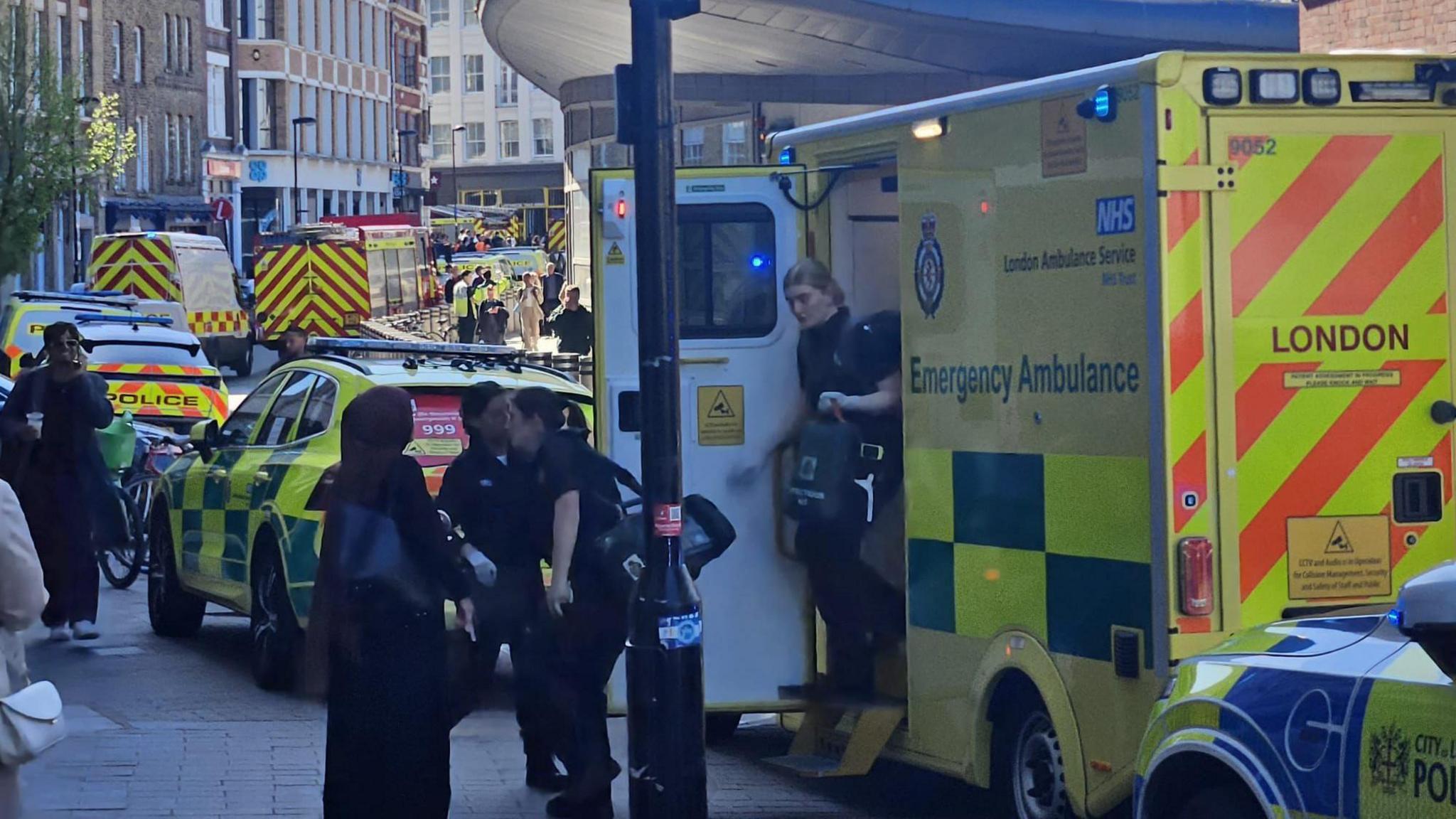 Farringdon Station Evacuates After Passengers Report Suspicious Chemical Smell