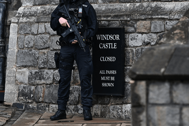 Metropolitan Police Officers Are Investigated for Sleeping While Guarding King