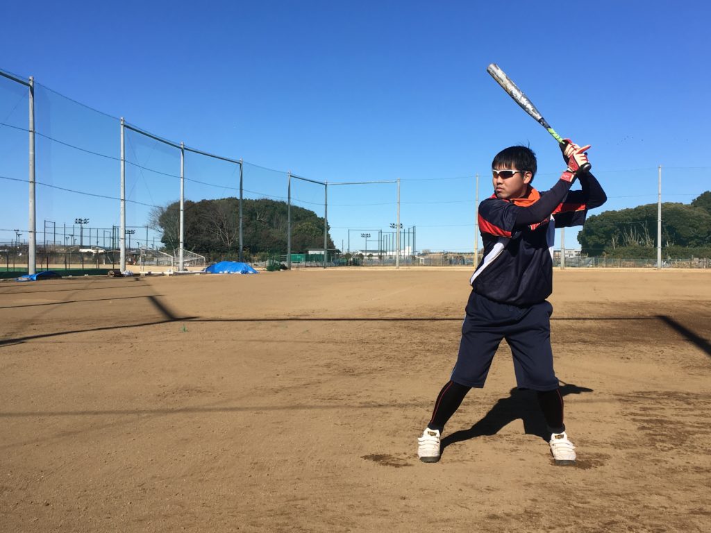 ソフトボール打撃のコツ2026！野球と全く異なるスイング軌道の真相