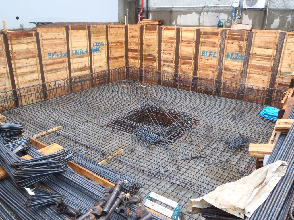 親杭横矢板工法のメリットと落とし穴｜崩壊を防ぐ施工とコストの真相
