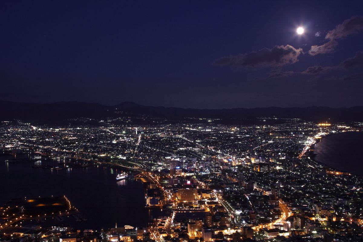 神戸の夜景はなぜ1000万ドルへ進化したのか？電気代の真相と名所