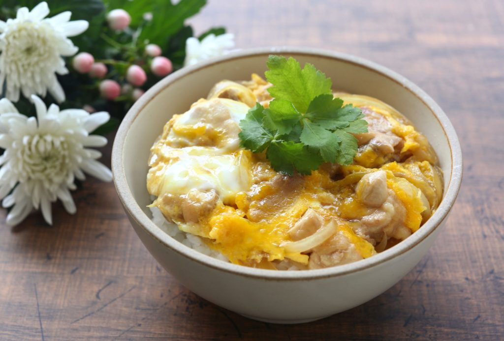 【2026年最新】プロ直伝！めんつゆで作る「トロトロ極上親子丼」の黄金比と失敗しない絶対ルール