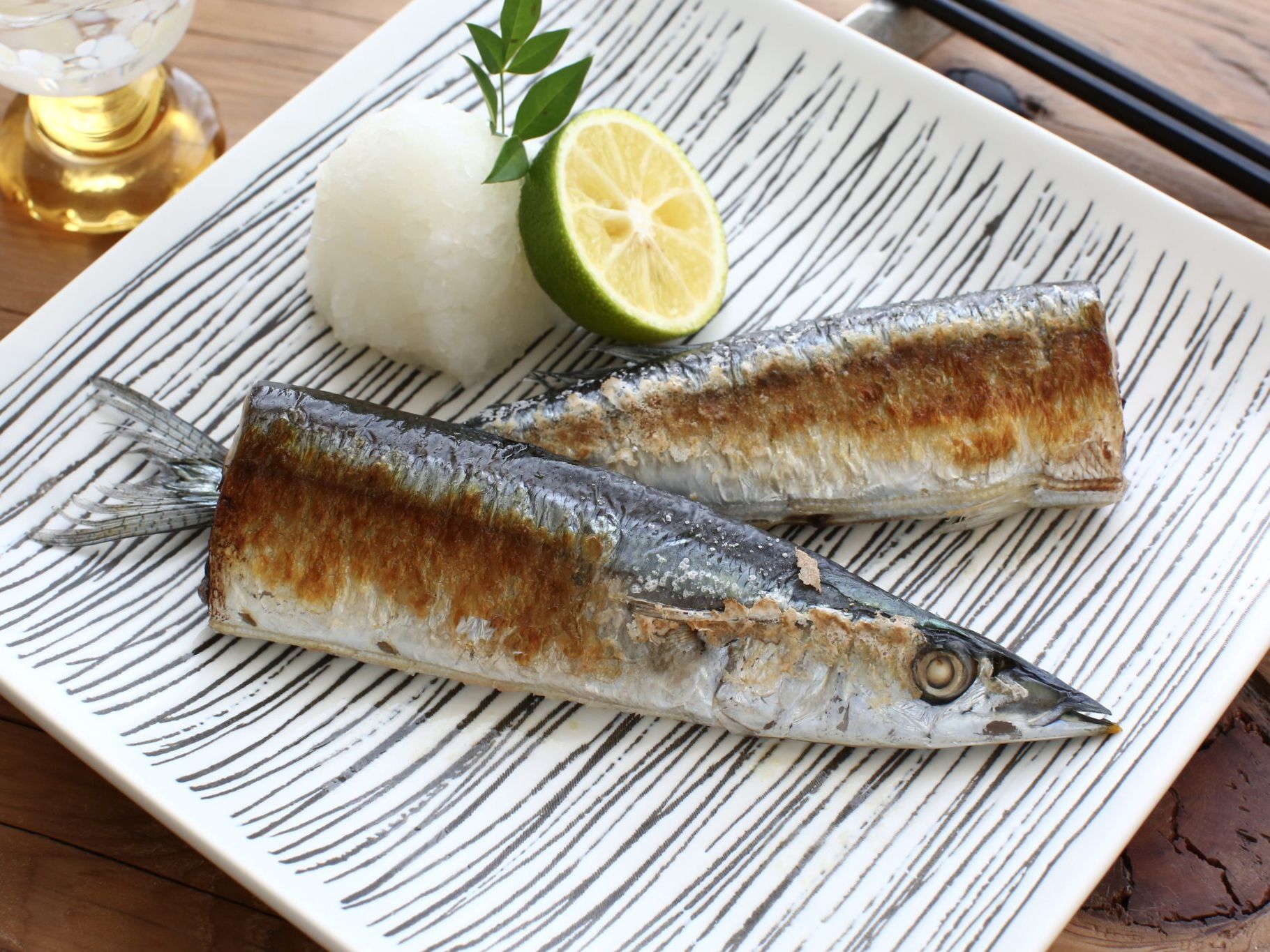 フライパンで秋刀魚を極上に焼く秘訣！煙と臭いを防ぎ皮パリ身ふっくら
