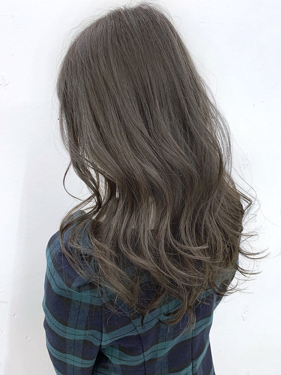ヘアカラーのアッシュで垢抜ける理由！ブリーチなしや緑化の真相