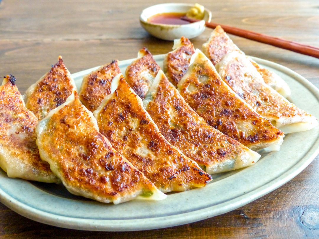 フライパンで作る餃子の皮ピザ人気レシピ！パリパリの極意と具材ランキング