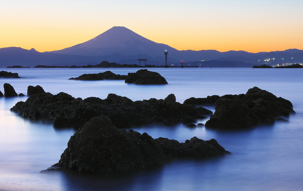 【2026年】葉山・真名瀬海岸がなぜ話題？富士山と鳥居の絶景攻略