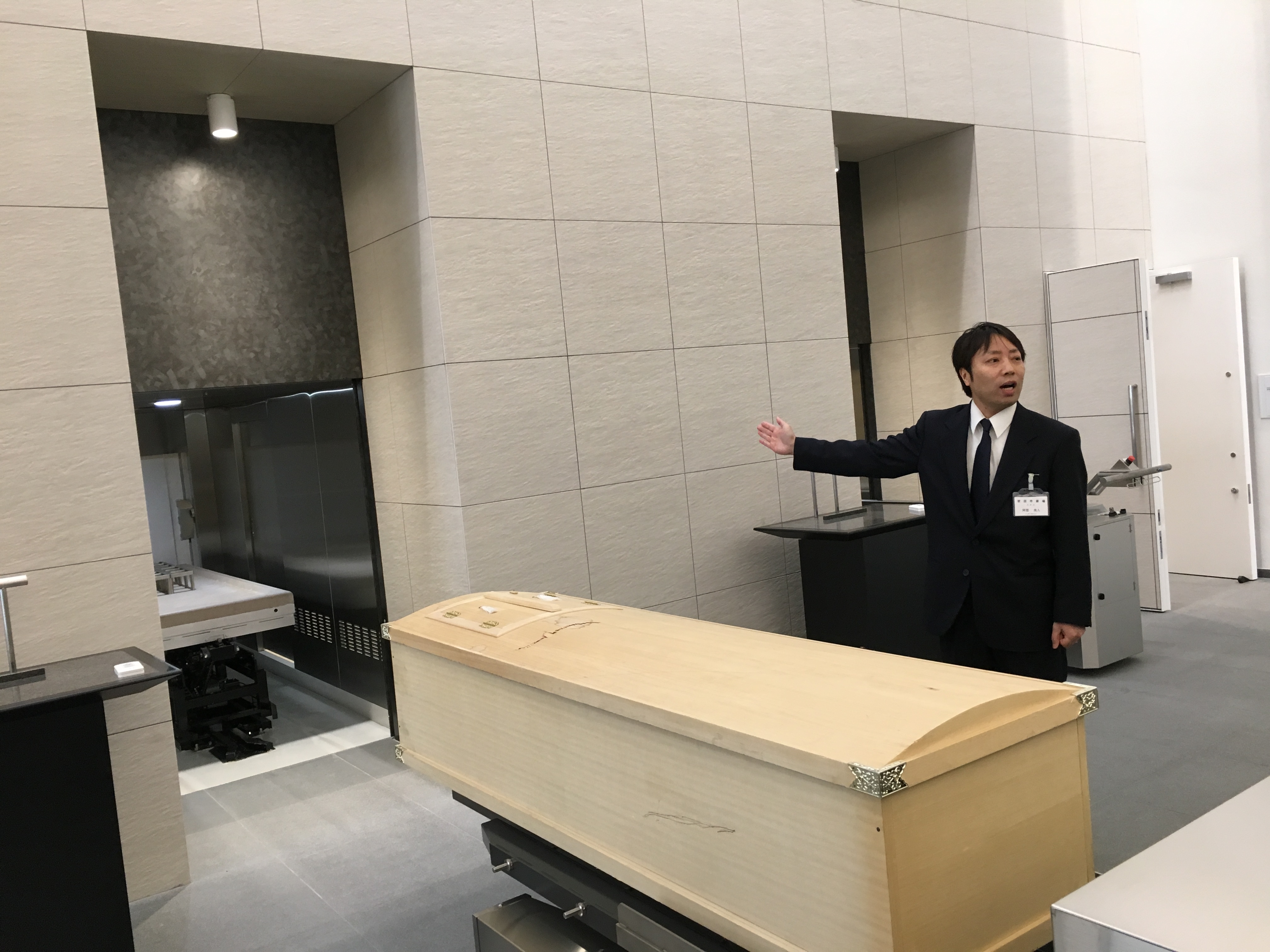 閉ざされた扉の奥で何が？現役火葬技師が語る炉内の真実と最前線