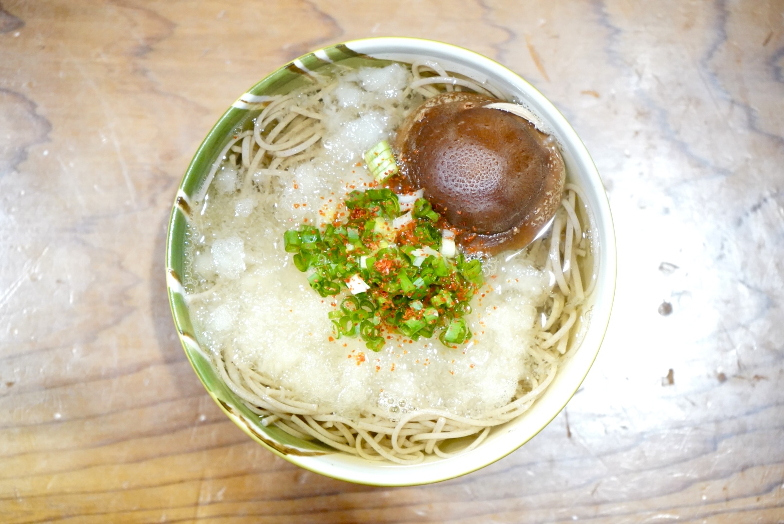 行列が絶えない吉岡製麺所、スープ黄金比と常連限定麺の裏側を徹底解剖