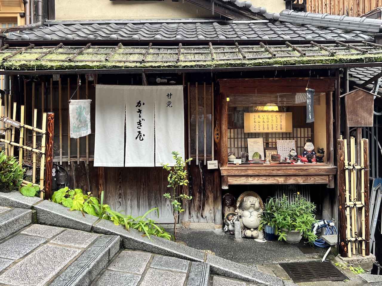 京都二年坂「かさぎ屋」の秘密！竹久夢二が愛した名物おはぎと混雑回避術
