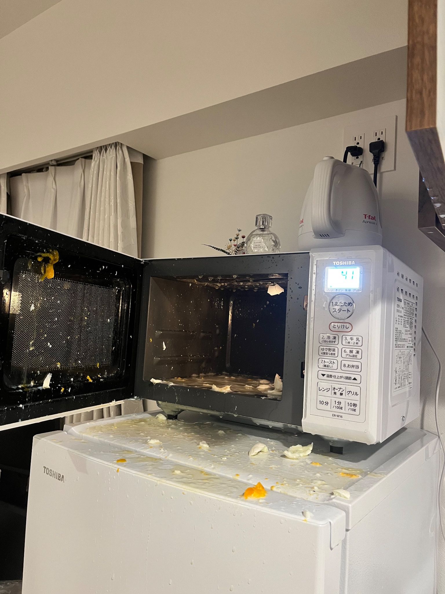 電子レンジで卵が爆発する科学的理由とは？突沸の仕組みと安全対策