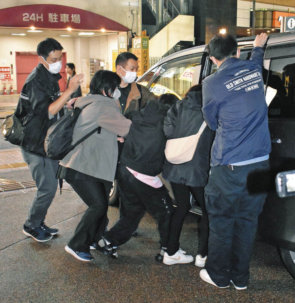 歌舞伎町をゆるがす闇の深層 トー横一斉補導が明かす若者の孤独
