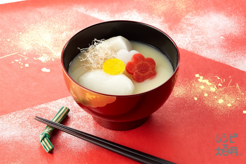 関西のお雑煮はなぜ白味噌と丸餅？関東との違いや絶品レシピを徹底解説