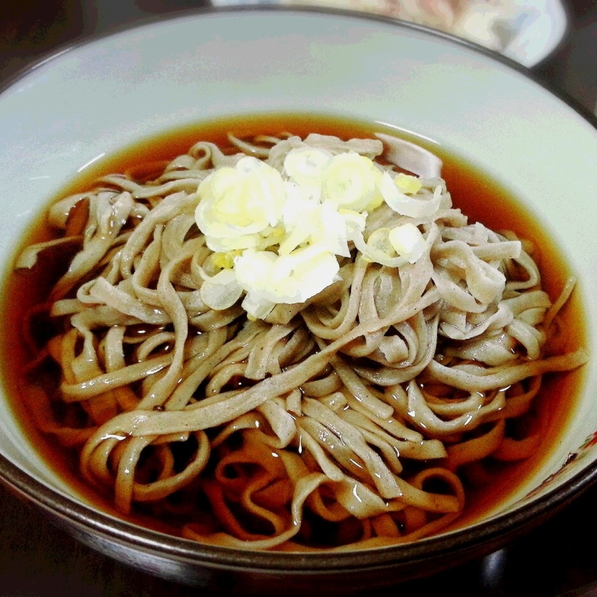 温かいそばつゆの作り方｜めんつゆで名店の味に化ける黄金比と隠し味