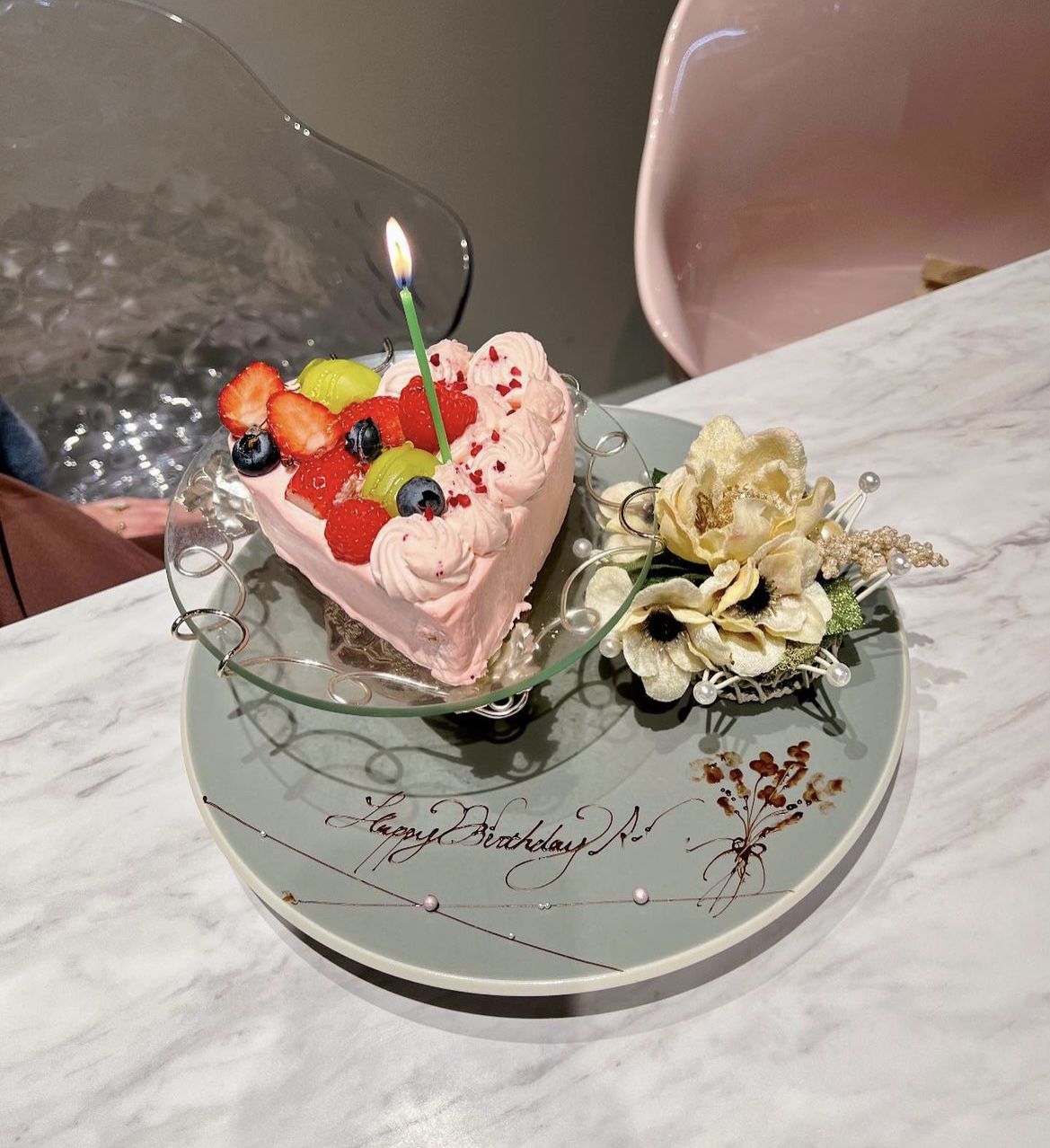 東京の誕生日カフェ決定版！映えるプレートと個室の選び方2026